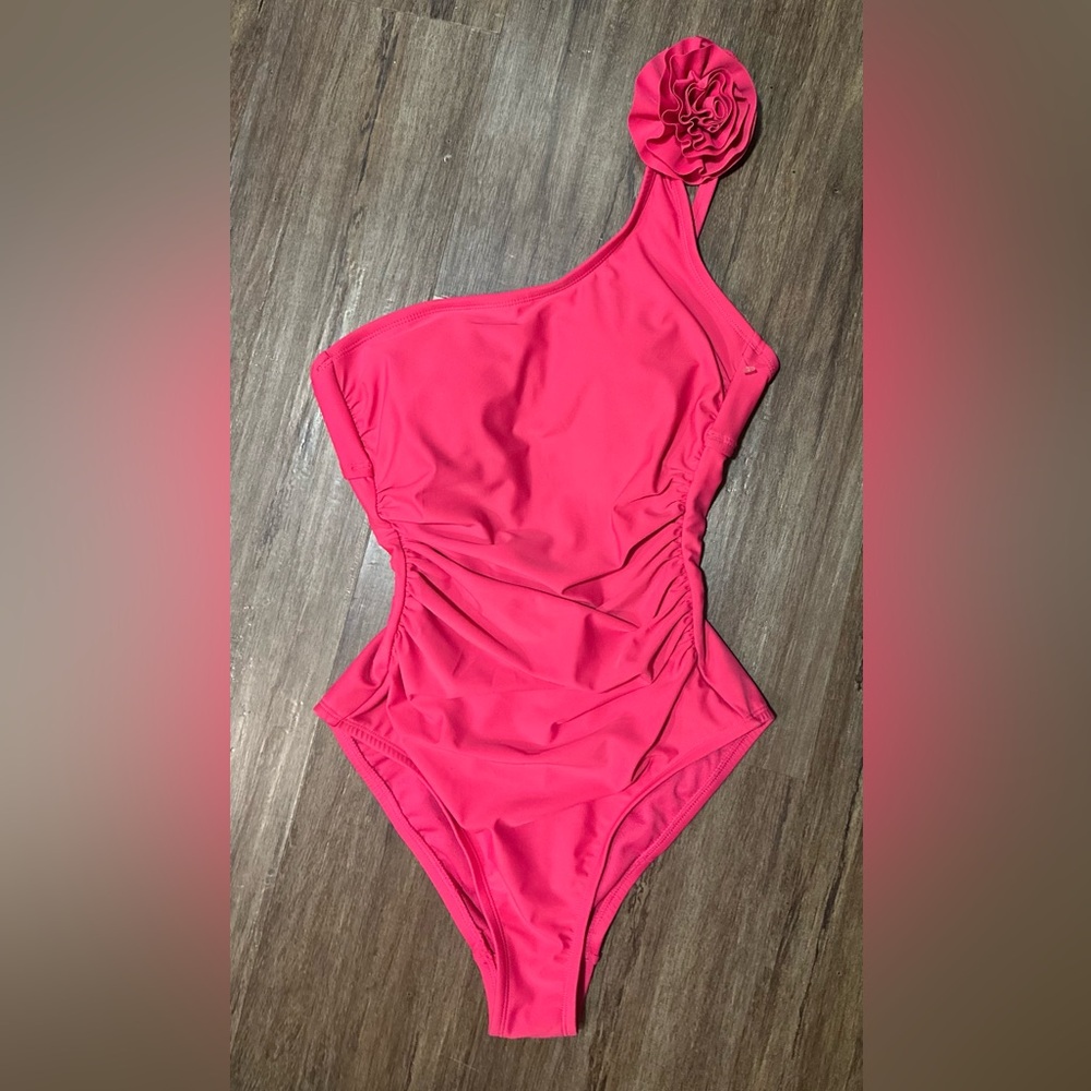Shade & Shore Rosette One Shoulder Tummy Control Swimsuit in Pink. NWT. Size S